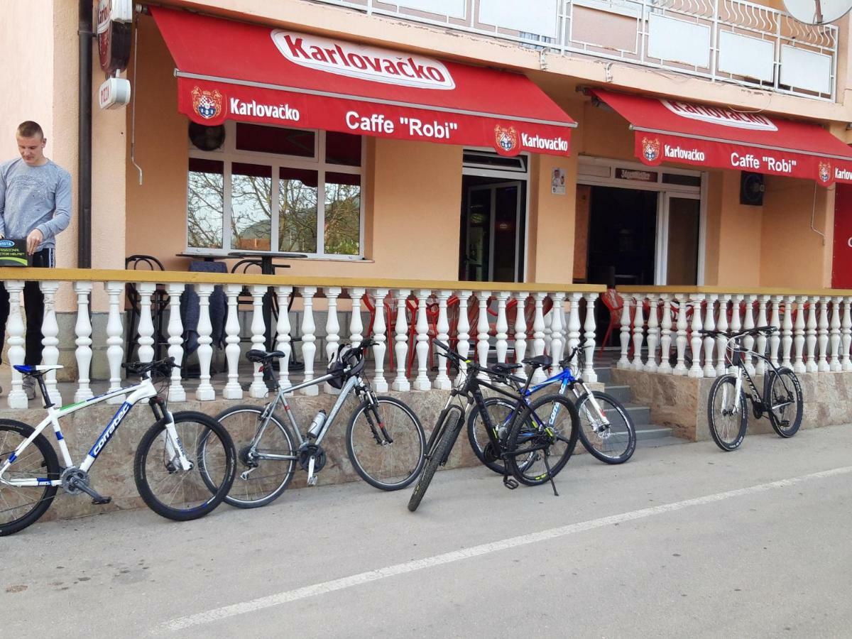 Apartman Malekin Apartment Prozor Exterior photo